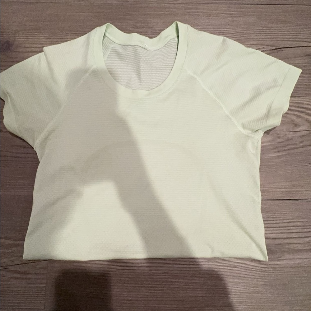 Woman’s Lululemon Short Sleeve Swiftly Tech Regular Length
